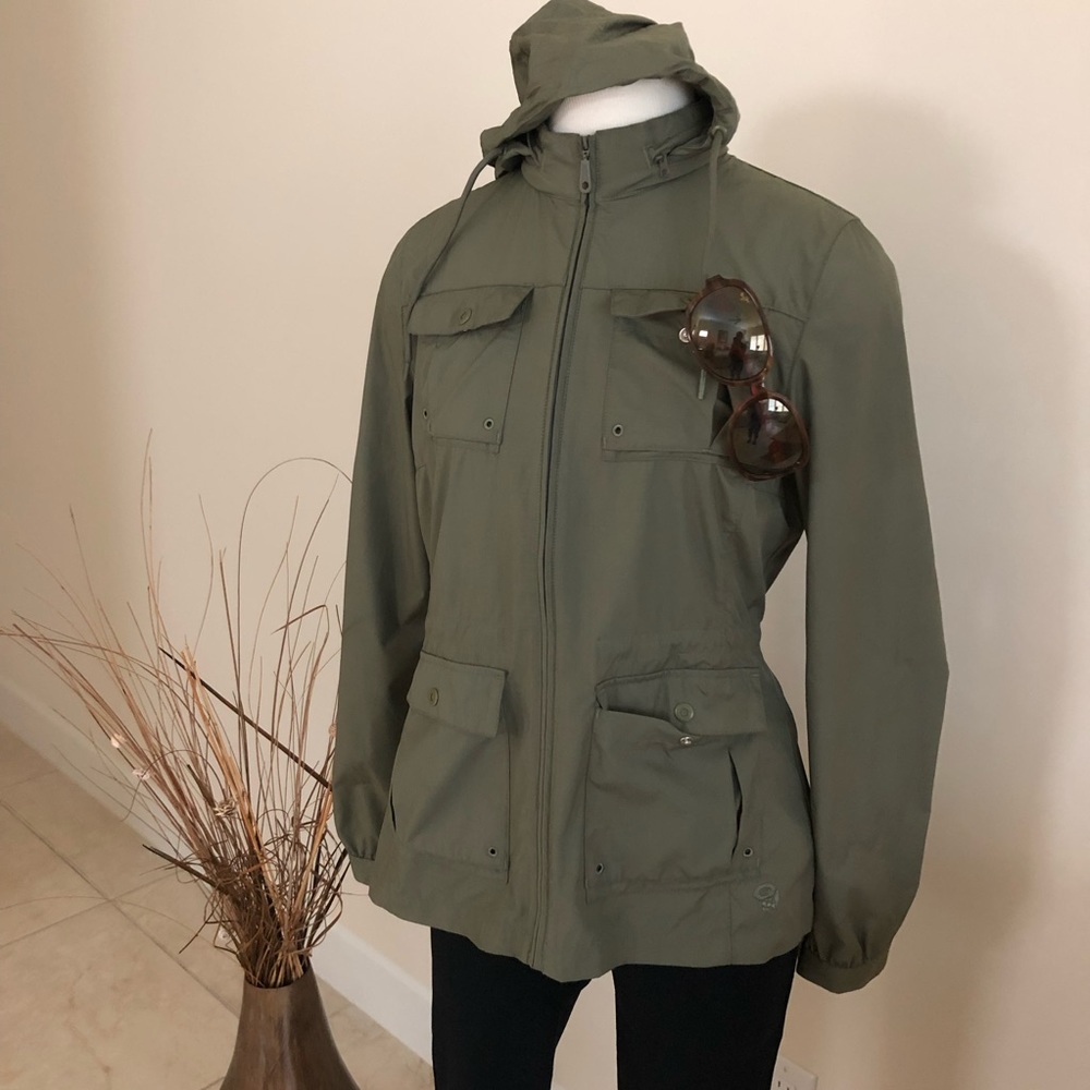 Mountain Hardwear women’s lightweight hooded jacket- size 4